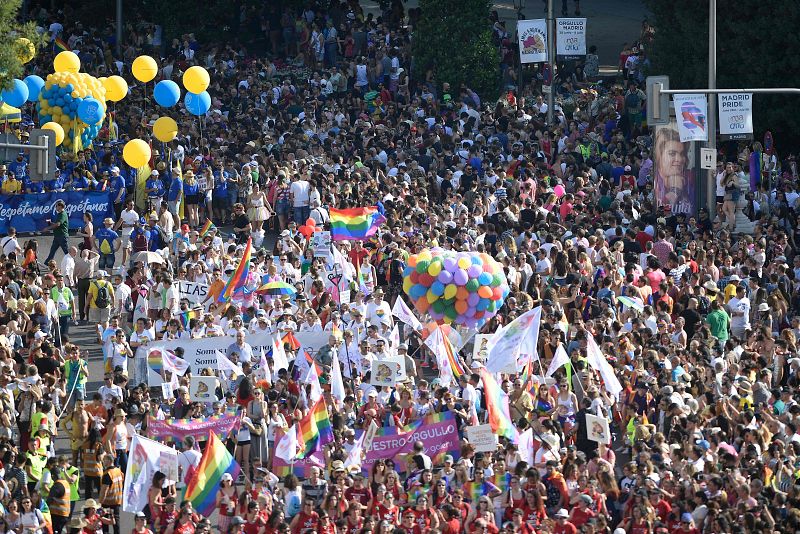 Multitudinaria manifestación del Orgullo en Madrid