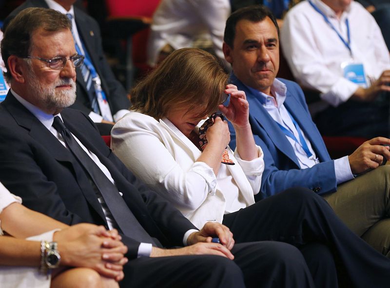 Elvira Fernández Balboa se emociona durante la celebración del Congreso