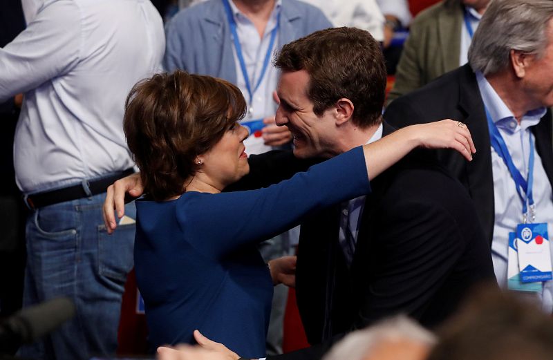 Los candidatos a la presidencia del PP, Soraya Sáenz de Santamaría y Pablo Casado, a su llegada al XIX Congreso del partido