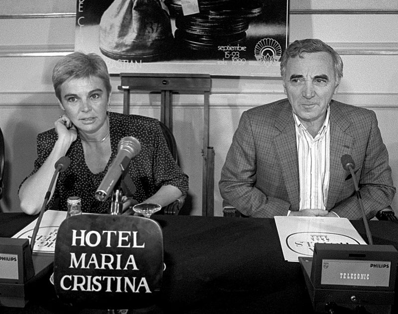 Charles Aznavour también era actor. Presentó junto a la directora Marion Hansel la película belga Il maestro en el XXXVII Festival Internacional de Cine de San Sebastián