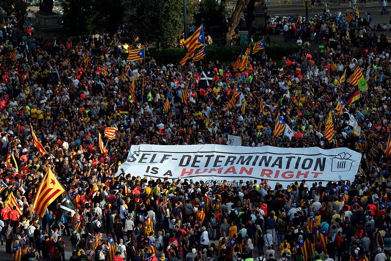 Estudiantes se manifiestan en Barcelona por el 1-O