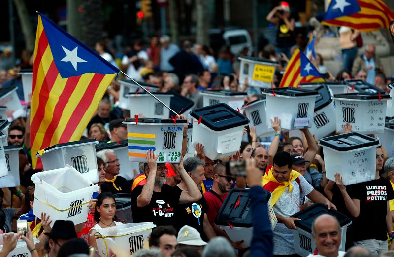 Estudiantes se manifiestan en Barcelona por el 1-O