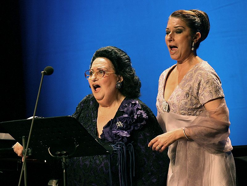 La soprano, acompañada de su hija Montserrat Martí durante un recital ofrecido noche dentro de la programación del Festival de Cambrils, en Tarragona, en 2014