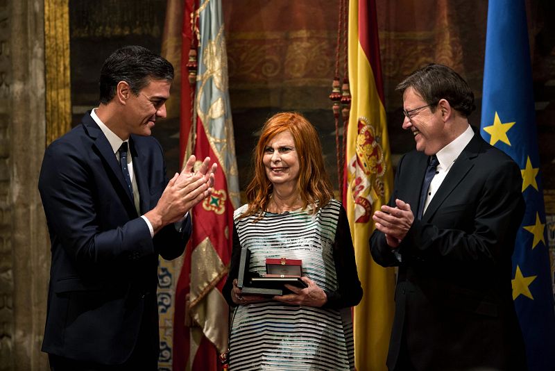 Alborch reconocida con la Alta Distinción de la Generalitat con motivo del 9 de Octubre junto al presidente del Gobierno, Pedro Sánchez y el president de la Generalitat Ximo Puig