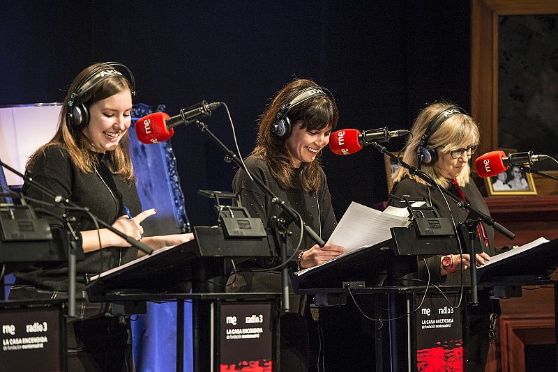 Adriana Jordán, Carolina Alba y Lourdes Guerras, en un momento de la representación.