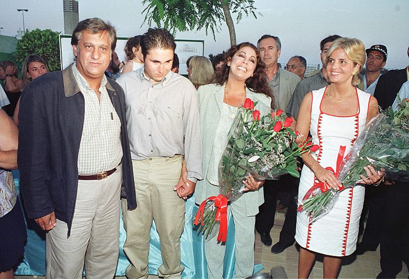 Chiquetete en el acto de colocación de la primera piedra del restaurante de Isabel Pantoja el 4 de agosto de 2000 en Fuengirola (Málaga)