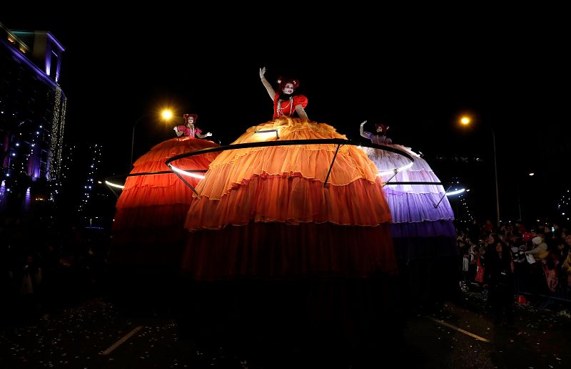 Los Reyes Magos protagonizan su tradicional cabalgata por el madrileño Paseo de la Castellana