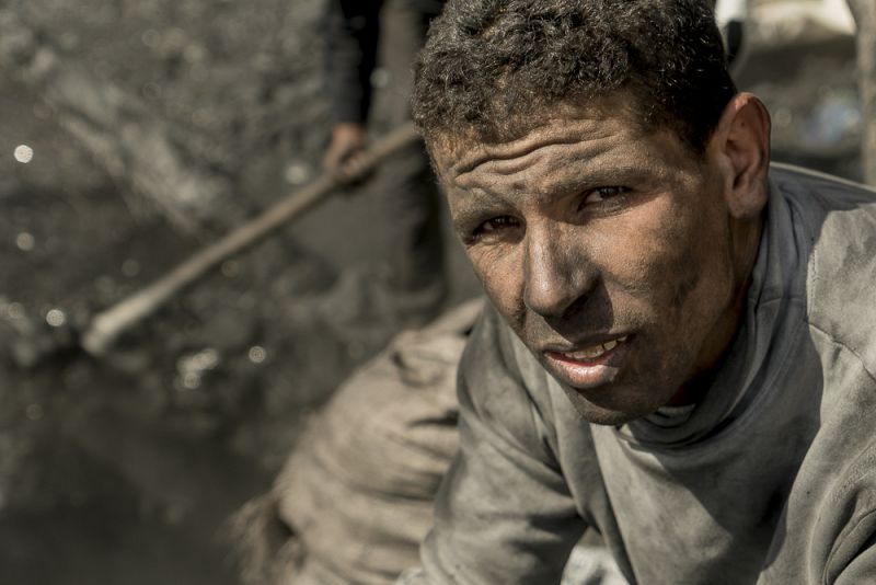 El minero marroquí Abdelrrazak tras una jornada de trabajo