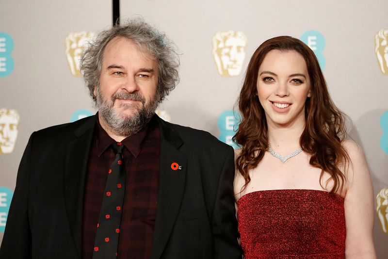 El director Peter Jackson posa junto a su hija Katie Jackson