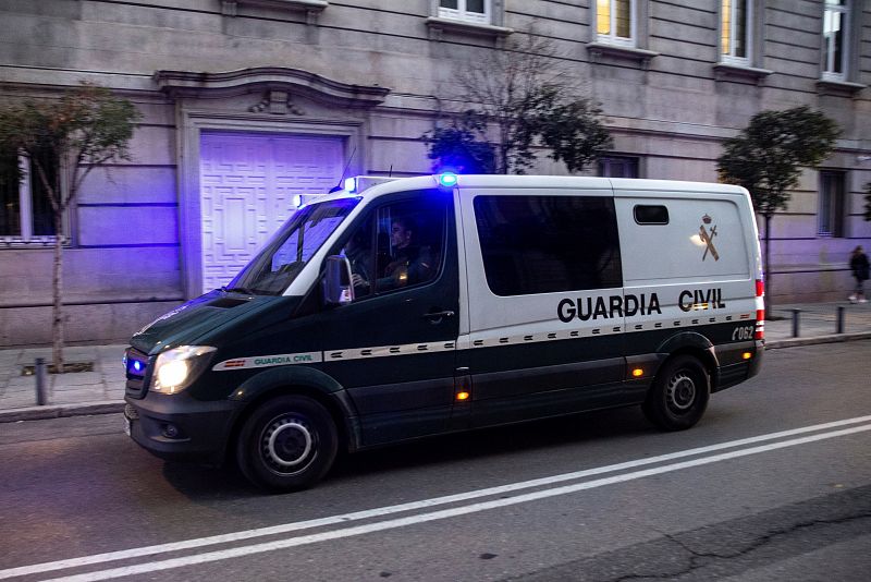 Llegada al Tribunal Supremo de uno de los furgones de la Guardia Civil