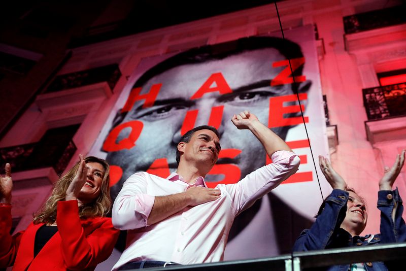 El candidato a la presidencia del Gobierno por el PSOE, Pedro Sánchez, durante su valoración de los resultados electorales en la sede socialista en la Calle Ferraz de Madrid. 