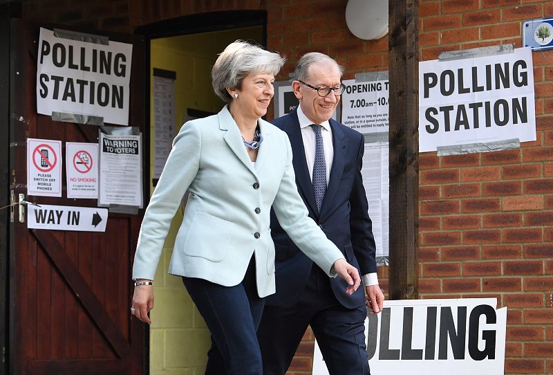 Theresa May vota en Sonning