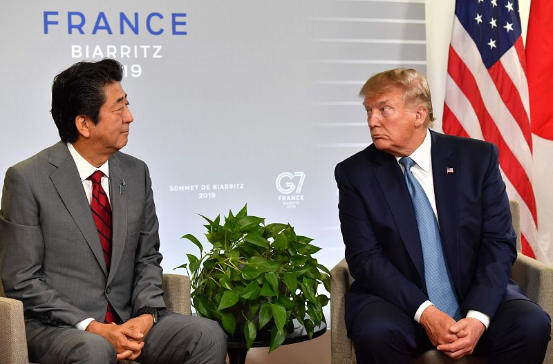 El primer ministro de Japón, Shinzo Abe, con el presidente de EE.UU., Donald Trump