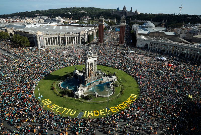 Vista general de la plaza de Espanya de Barcelona, donde se han congregado muchos de los asistentes a la manifestación este miércoles 11 de septiembre