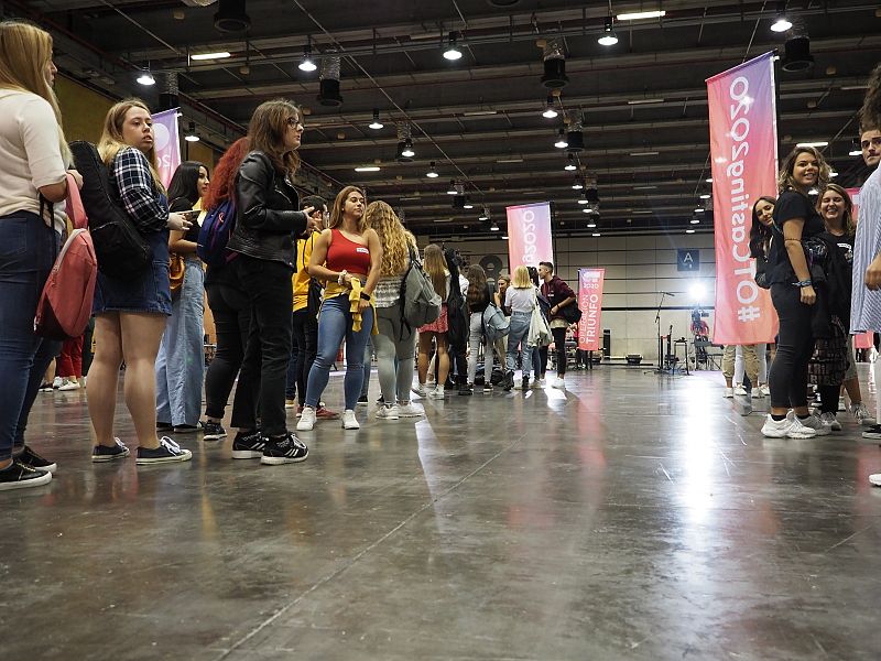 Los aspirantes esperando a ser escuchados por los miembros del jurado en el casting de OT 2020 en Valencia