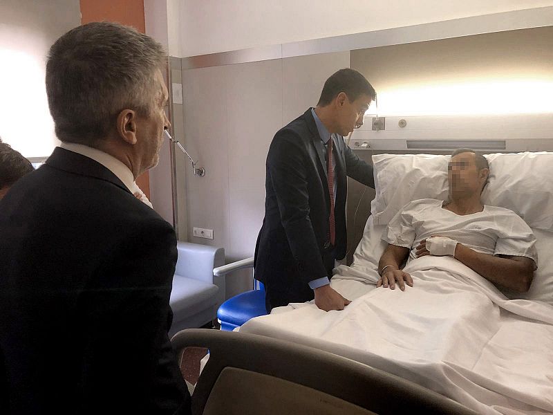 Pedro Sánchez visita els agents ferits als aldarulls provocats pel resultat de la sentència del procés
