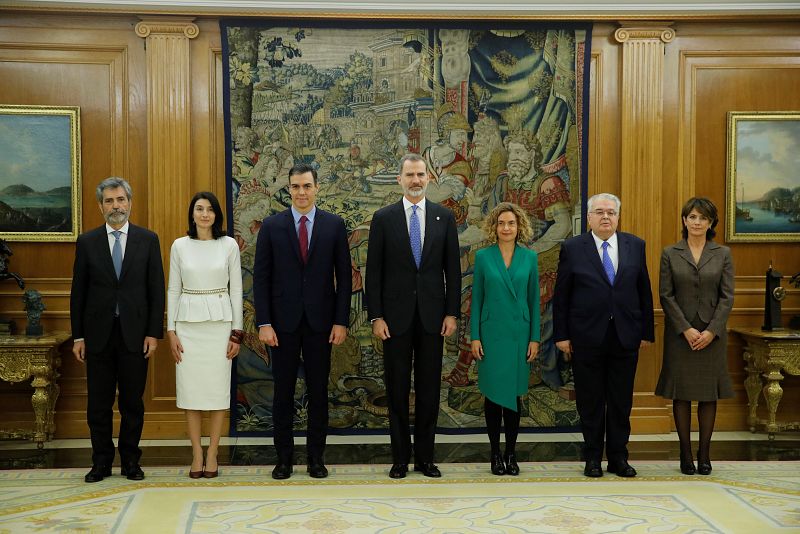 El presidente del gobierno Pedro Sánchez, promete su cargo ante el rey Felipe VI.