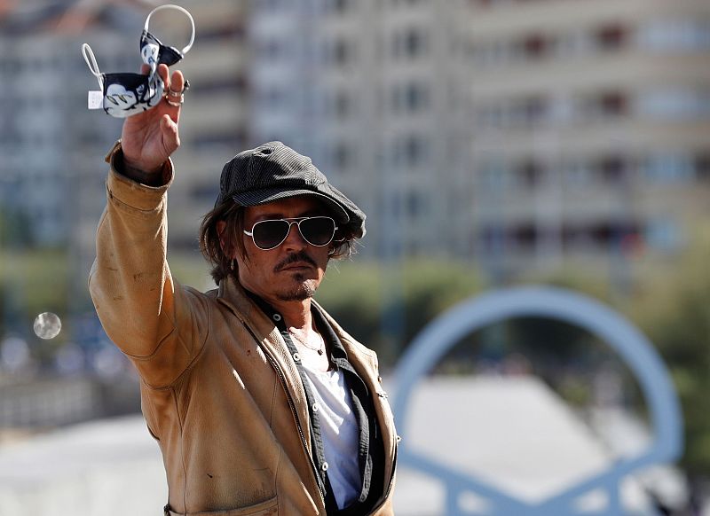El actor estadounidense Johnny Depp, posa antes de presentar su película 'Crock of gold: A few rounds with Shane MacGowan'. 
