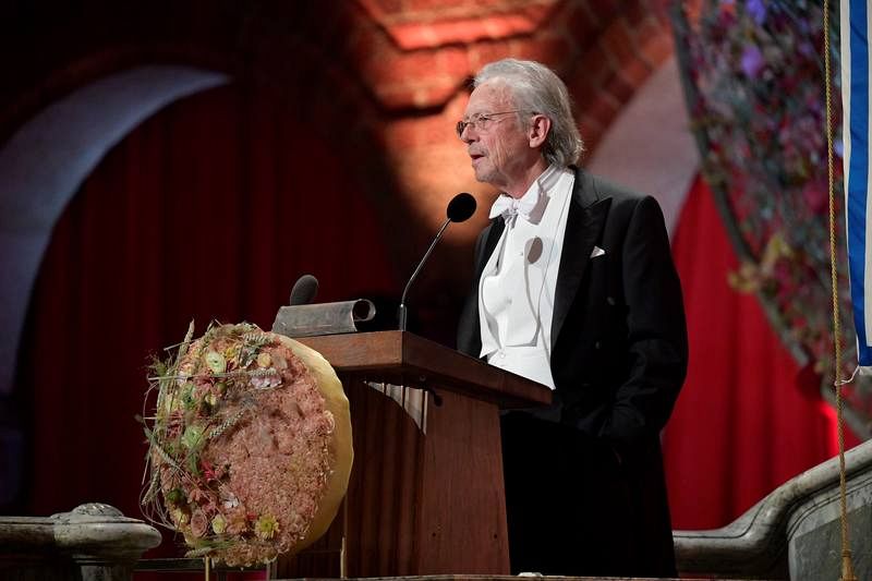 Peter Handke en la recogida del Nobel