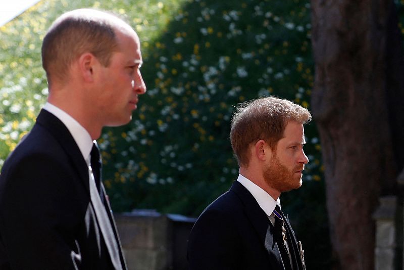 Las príncipes Guillermo y Enrique se han reencontrado durante el funeral de su abuelo, Felipe de Edimburgo.