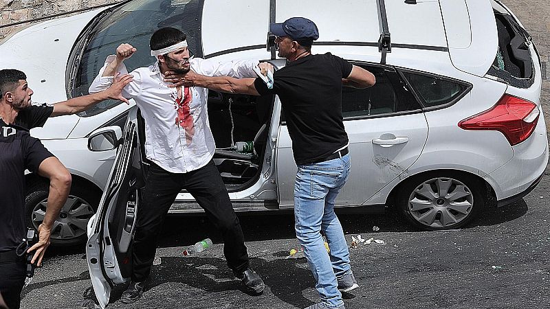 Un palestino y un israelí se enfrentan después de un intento de atropello