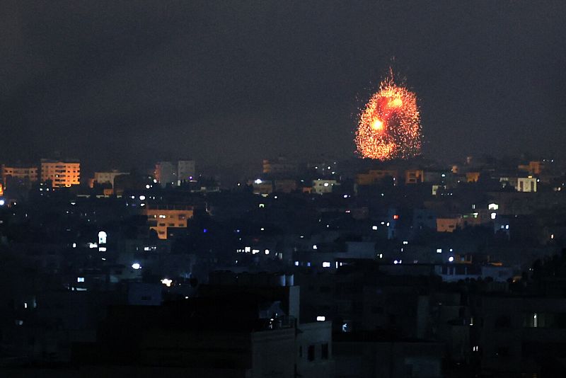 Bombardeo sobre Beit Lahia, Gaza. MOHAMMED ABED / AFP