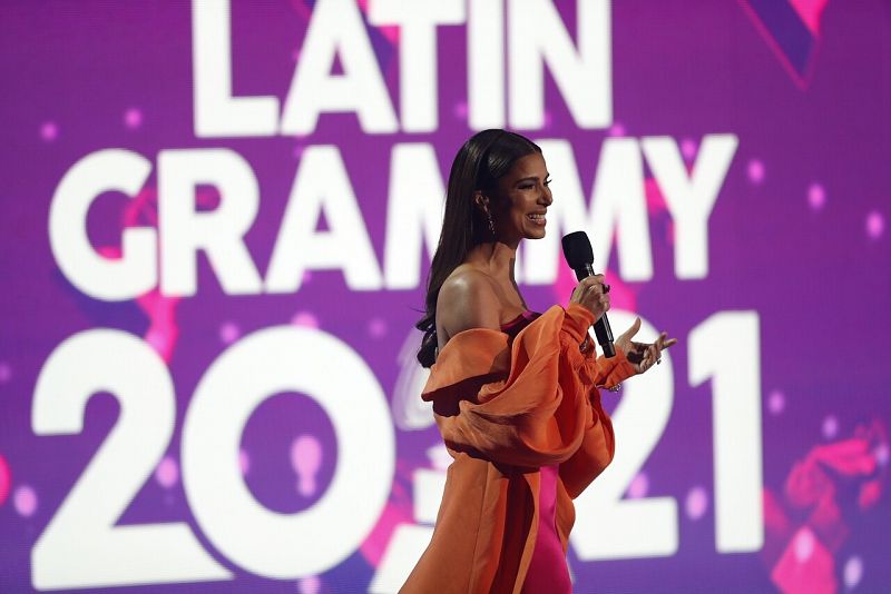 La presentadora de los Grammy Latinos 2021 Roselyn Sánchez