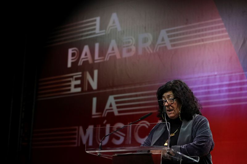 Almudena Grandes interviene durante el acto de homenaje "Nunca nos fuimos: 80 años del exilio español republicano", en Madrid (13/12/2019)