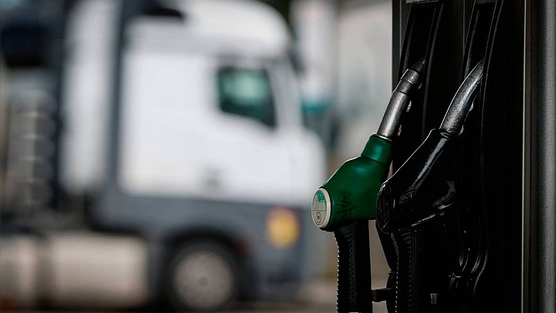 Los transportistas denuncian que los precios de la gasolina ¿estrangulan¿ al sector