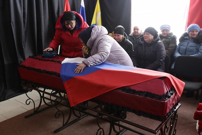 Funeral en Rusia por un soldado muerto en la guerra 