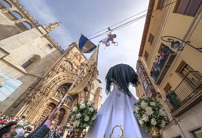 Tradicional Bajada del Ángel celebrada el Domingo de Resurrección en Aranda de Duero