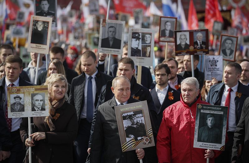 Vladímir Putin preside el Día de la Victoria en Moscú