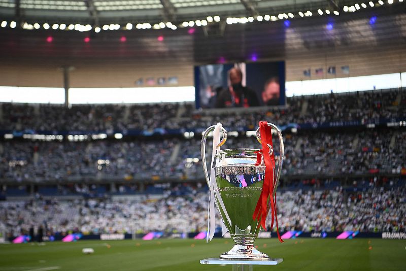 La 'Orejona' ya preside el Stade de France. Real Madrid y Liverpool disputarán la final de Champions y solo uno de los dos podrá levantarla.