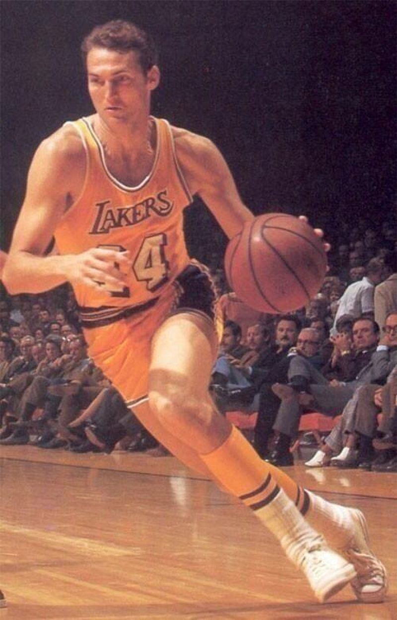 Jerry West, en un partido con los Lakers.