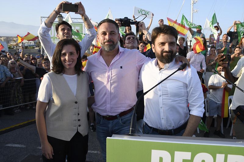 Abascal se compromete a "derogar las leyes que dividen" en Almería