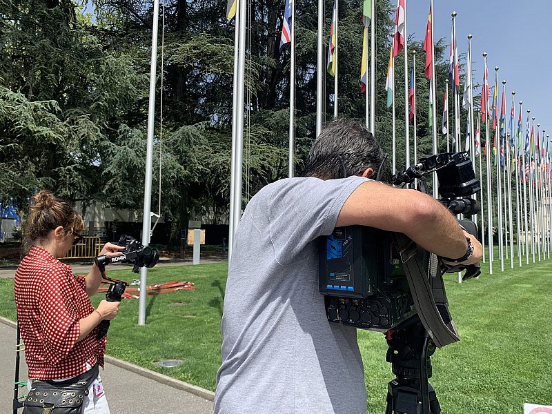 Reporteros TVE graban el Palacio de las Naciones