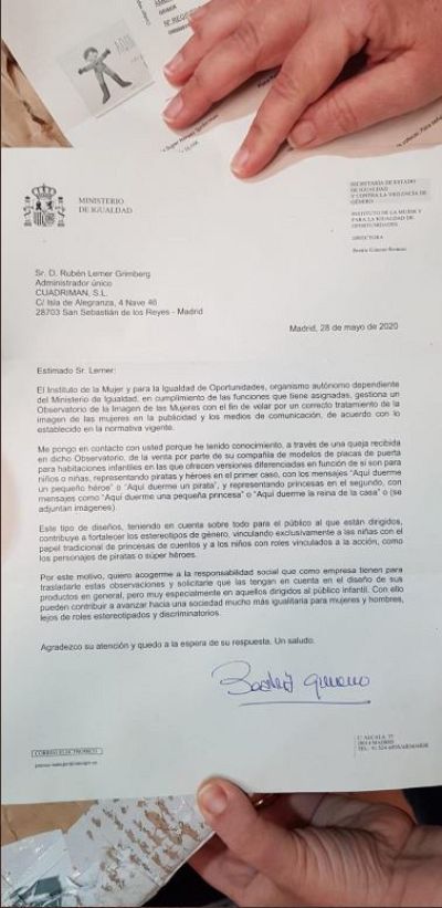 La Carta De Igualdad Sobre Los Carteles Sexistas Es Real Rtve