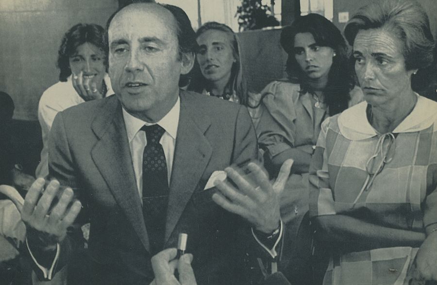 Ruiz-Mateos con sus hijas y su mujer, Teresa Rivero.