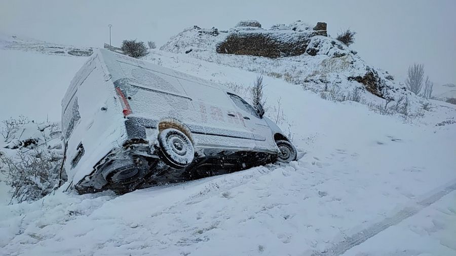 Una furgoneta abandonada tras un accidente en Soria