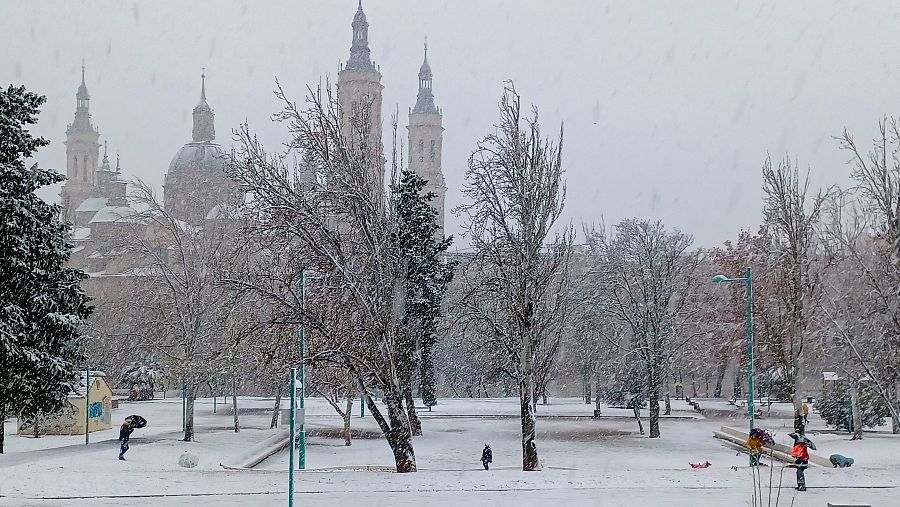 Los alrededores de la Basílica del Pilar, en Zaragoza, a media tarde de este viernes