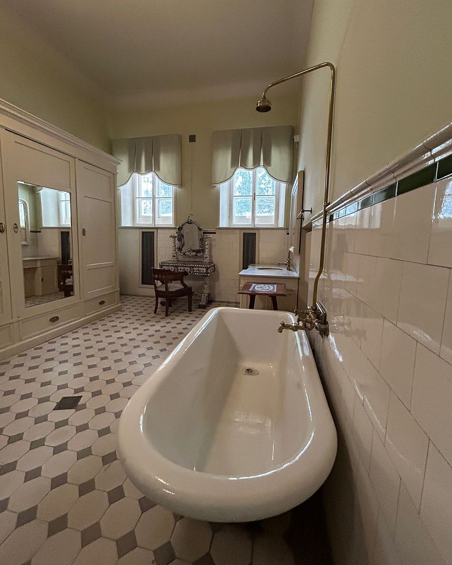 En esta bañera comenzó el proceso para embalsamar a Lenin