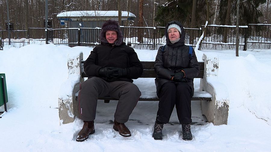 Lina y su marido Mijail frente al museo Gorki-Leniniskye