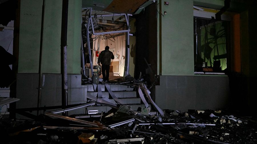 Vista de un edificio dañado en Járkov tras el bombardeo del 23 de enero.