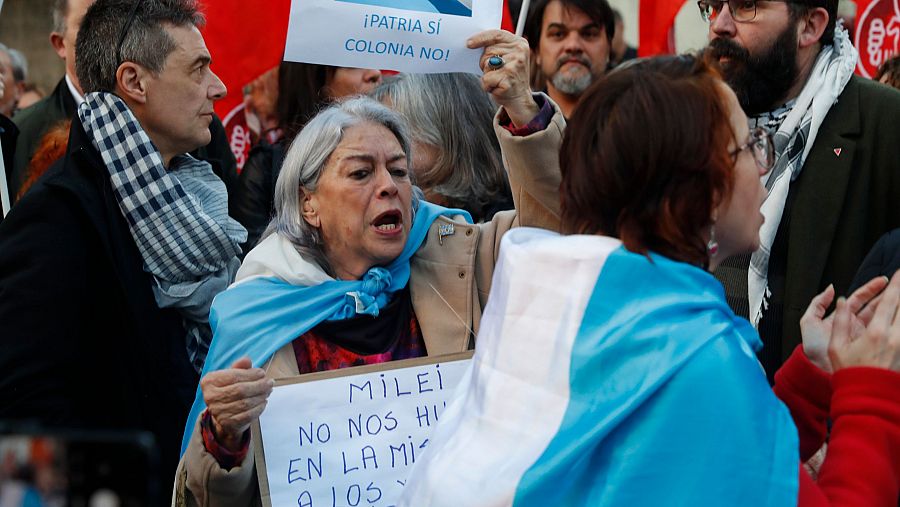 Concentración en apoyo de la jornada de huelga general en Argentina en Madrid