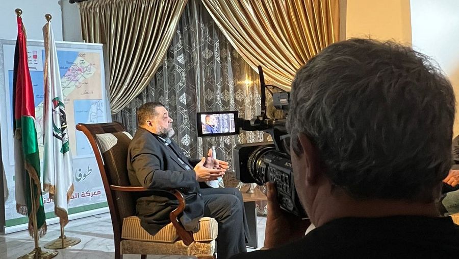 Osama Hamdan en una entrevista con RTVE