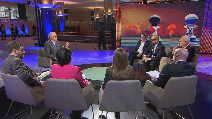Lluís Falgàs modera el debat amb els europarlamentaris