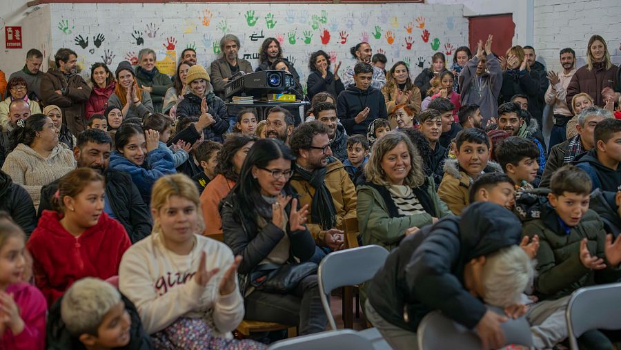 El cine ilumina la oscuridad de la Cañada Real con el corto: “Aunque es de noche”