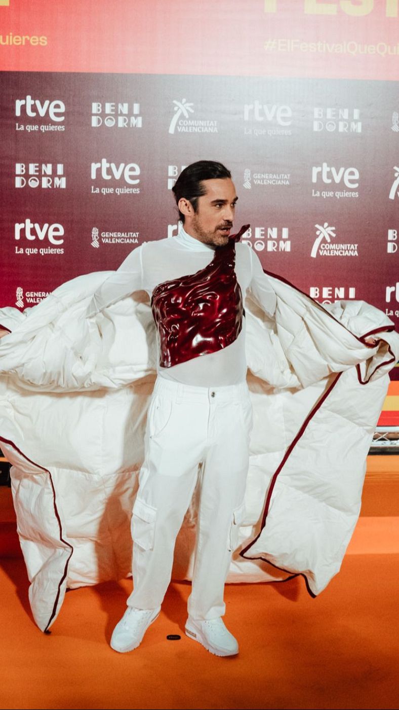 Angy Fernández lo apuesta todo al rubio platino