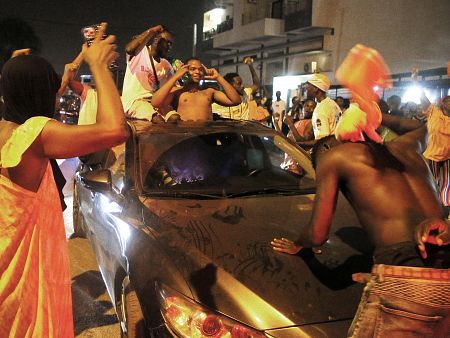 Celebración en las calles de Abiyán por el pase a cuartos de Costa de Marfil