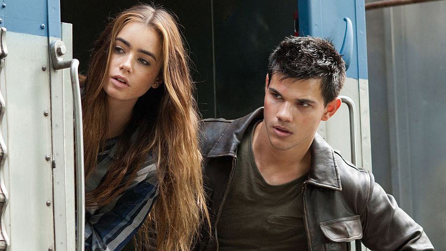 Lilly Collins y Taylor Lautner en 'Sin salida'